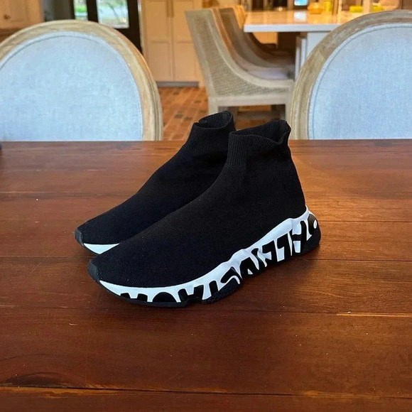 Balenciaga Graffiti Logo Speed Trainer NWOT - Picture 1 of 7